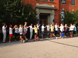 SUA Faculty and Staff Host "Parade" to Welcome Students to a New School Year